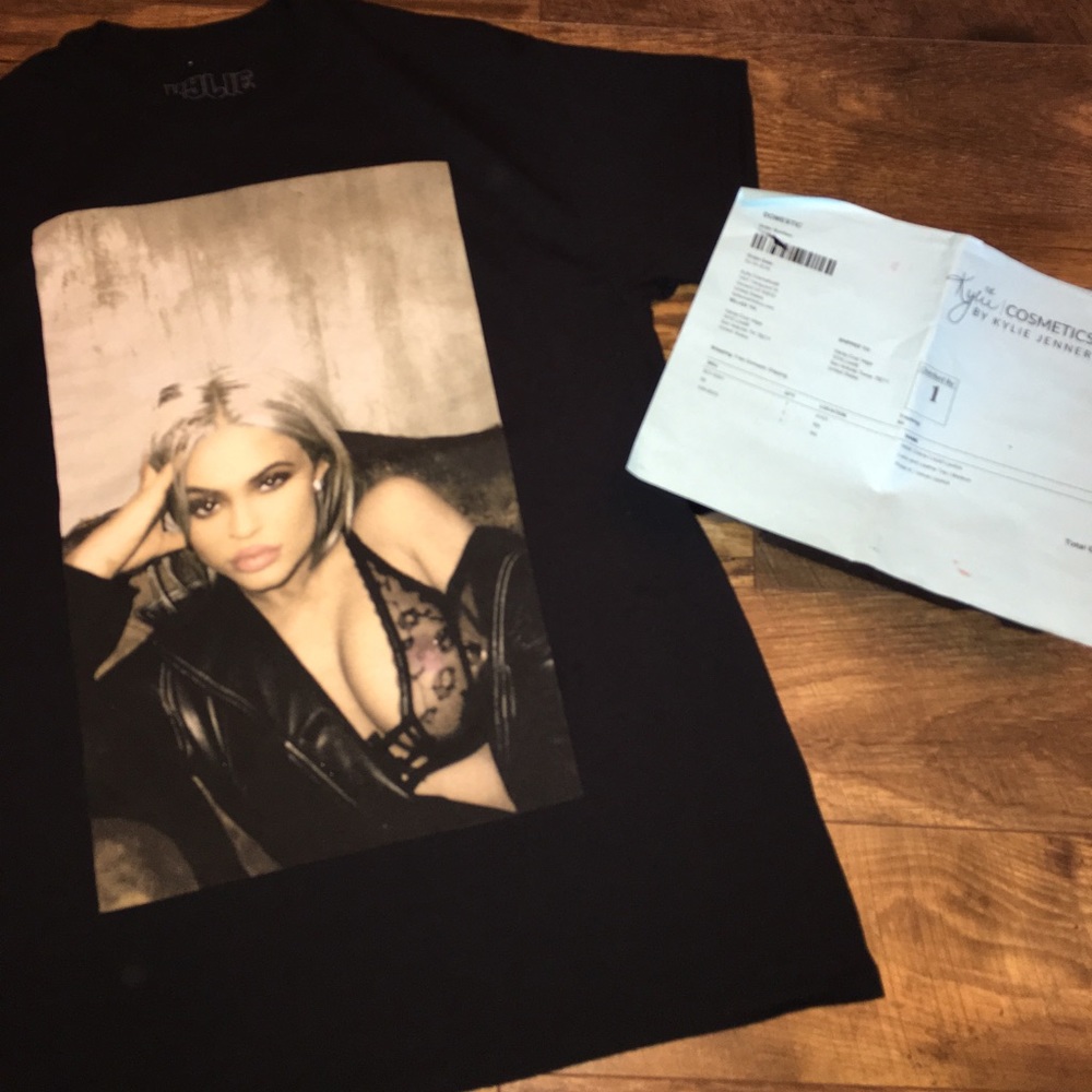 Kylie Jenner shirt.